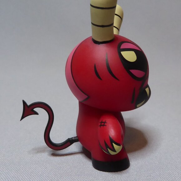 2009 3” KIDROBOT ENDANGERED DUNNY DEMON DEVIL DESIGNER ART URBAN VINYL FIGURE - Picture 4 of 8